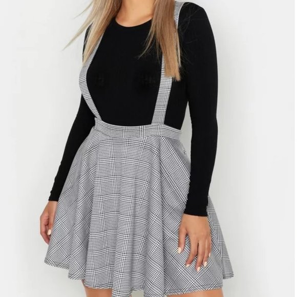 Boohoo Dresses & Skirts - NWT BooHoo Houndstooth Check Pinafore Skirt
